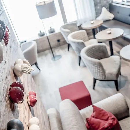 Weisses Lamm Отель 4*