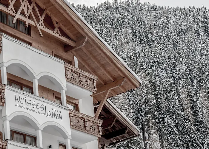 Hotel Weisses Lamm 4*